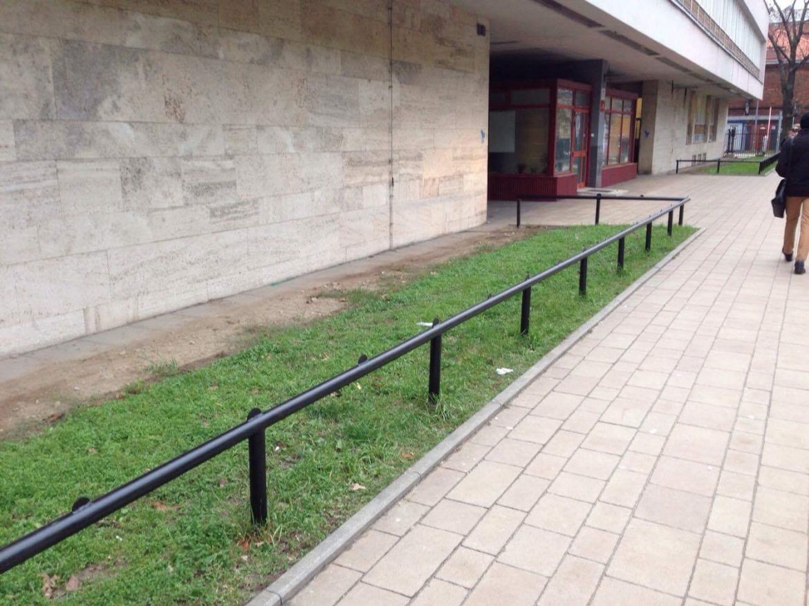 Złe wieści z Krakowa: Rurki na szlaku potraktowane skatestoperami