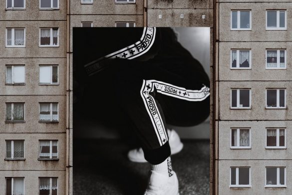 Mateusz Szeliga odczarowuje osiedla – Architektura modernistyczna X polski streetwear